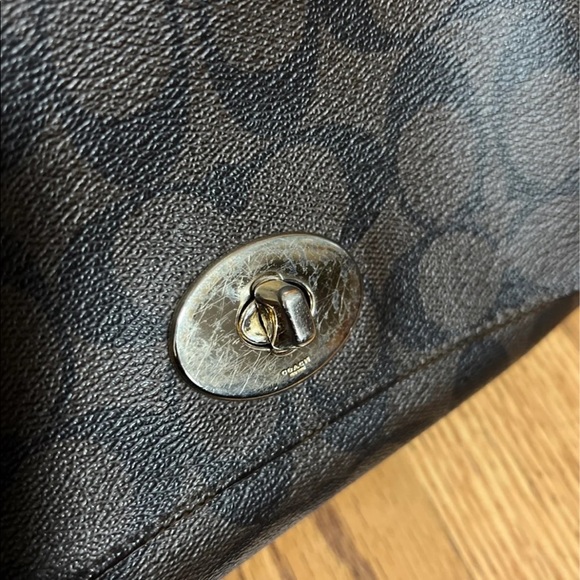 Coach - Picture 5 of 9